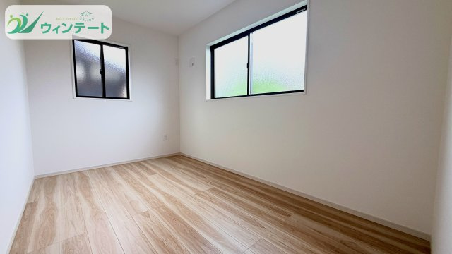 つくば市栗原1期　新築戸建の洋室|未就学のお子様の成長に合わせて使える広々洋室。落ち着いた空間で集中力が高まるかも！