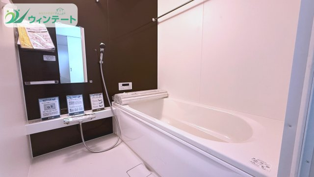 つくば市栗原1期　新築戸建の浴室|ゆとりのある浴槽で一日の疲れをリセット。追い焚き・浴室乾燥機付きで、機能性と快適性を兼ね備えた浴室です。