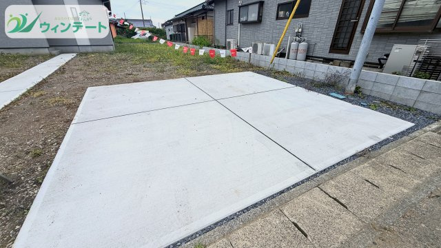 つくば市栗原1期　新築戸建の駐車場|並列2台駐車可能なゆとりのあるカースペース。通勤やお出かけも快適にスタートできます。