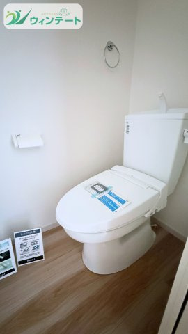つくば市栗原1期　新築戸建のトイレ|シンプルなデザインで圧迫感のないトイレ。換気もしやすく、いつでも快適な空間をキープできます。