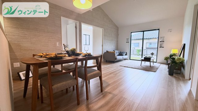つくば市栗原1期　新築戸建の居間・リビング|完成したLDKです♪写真では伝わりきらない開放感と明るさ、ぜひ現地でご体感ください。