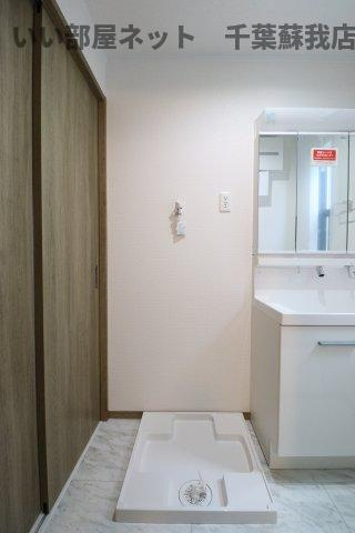 ナリトモ仁戸名Ｅの洗面所|洗濯機置場