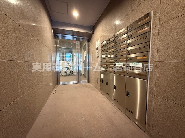 【エントランス】