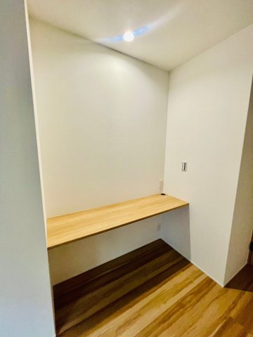 四ノ宮川原町のその他|【施工例】
リビングカウンターはお子様の学習机やリモートワーク、家事など…様々なニーズでお使い頂けます♪