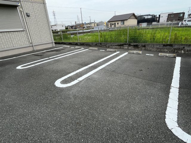 アーバンハイツ川田の駐車場