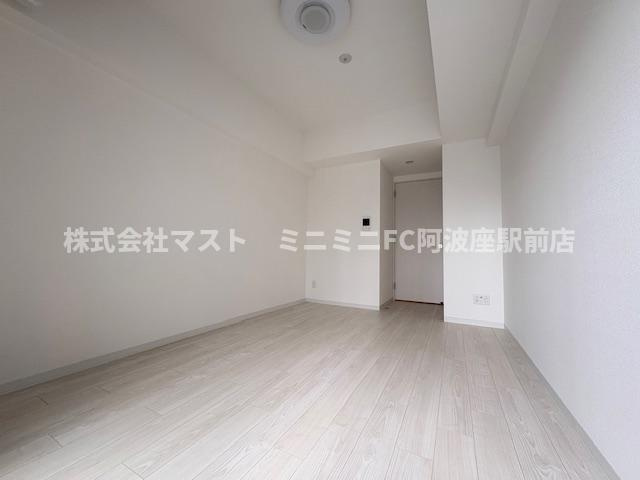 ソルテラスOSAKA弁天町クレアストの居間・リビング