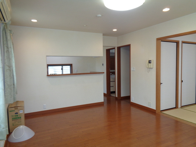 野庭町ヘーベルハウスの居間・リビング|人気の対面式キッチン