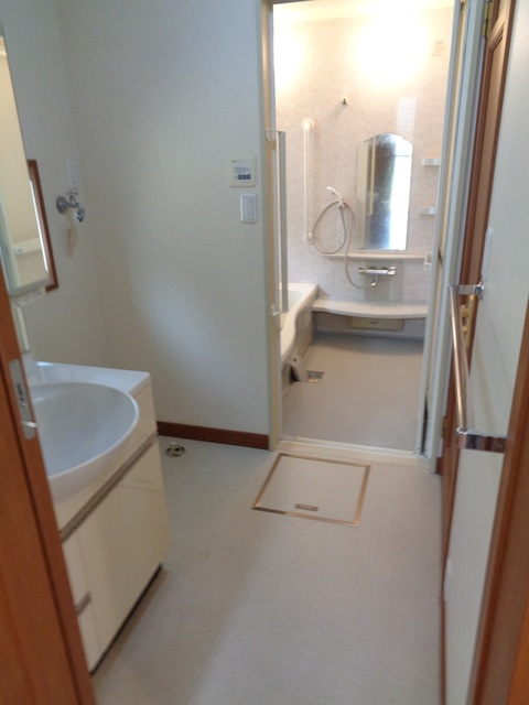 野庭町ヘーベルハウスの居間・リビング|脱衣所