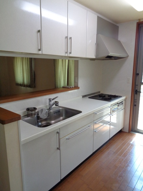 野庭町ヘーベルハウスのキッチン|お料理もはかどる３口グリル付きシステムキッチン