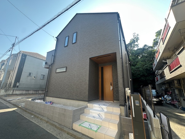横浜駅まで歩ける、それだけでポイント高し！価格にも反映されてしまうものの長き目で見た際、それに見合う価値がそこにはある！と言える気がする【保土ケ谷区鎌谷町】新築戸建