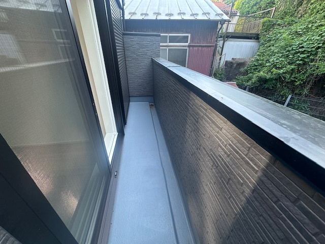 横浜駅まで歩ける、それだけでポイント高し！価格にも反映されてしまうものの長き目で見た際、それに見合う価値がそこにはある！と言える気がする【保土ケ谷区鎌谷町】新築戸建のバルコニー|暖かな日差しのふりそそぐバルコニー