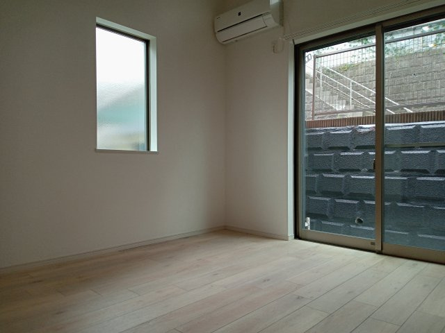川崎市多摩区西生田５丁目のアパートの洋室