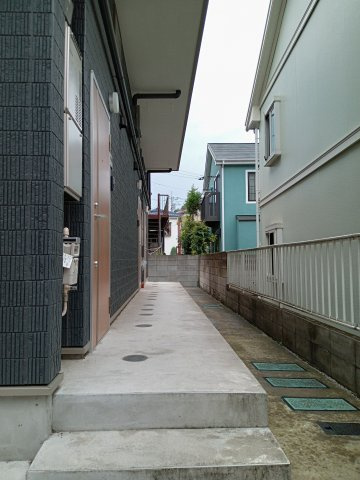 川崎市多摩区西生田５丁目のアパートのロビー