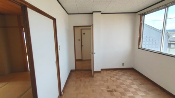 ６６２７６　岐阜市近島店舗付きアパートの洋室