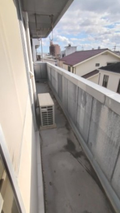 ６６２７６　岐阜市近島店舗付きアパートのバルコニー