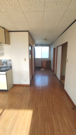 ６６２７６　岐阜市近島店舗付きアパートの居間・リビング