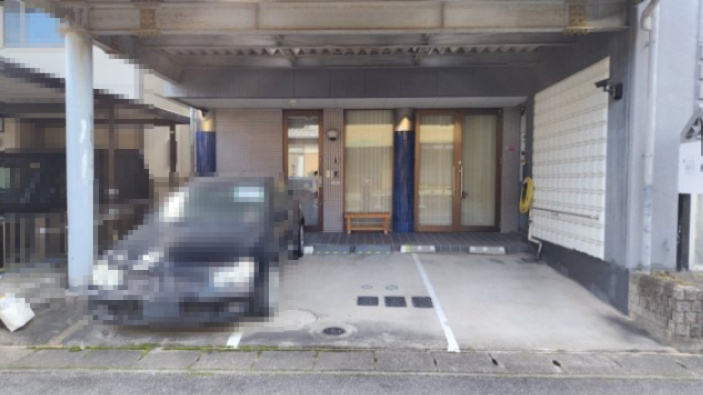 ６６２７６　岐阜市近島店舗付きアパートの駐車場