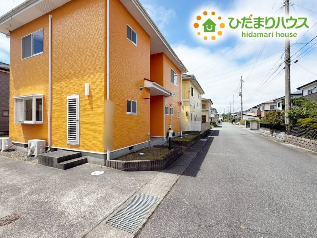 いわき市泉ケ丘３丁目　中古戸建の前面道路含む現地写真