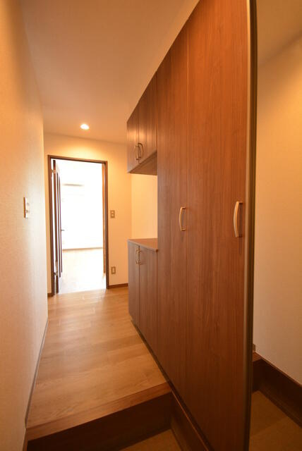 市ヶ尾森ビル六番館の玄関