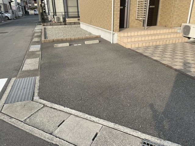 ウィル山崎の駐車場