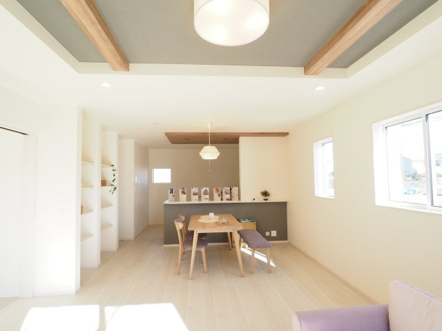 【居間・リビング】 | Blooming　Garden　笹木野北寺畑　１号棟 | ★内覧予約で新米4kg★