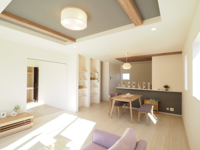 【居間・リビング】 | Blooming　Garden　笹木野北寺畑　１号棟 | ★内覧予約で新米4kg★