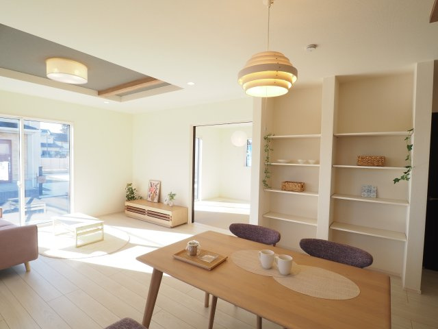 【居間・リビング】 | Blooming　Garden　笹木野北寺畑　１号棟 | ★内覧予約で新米4kg★