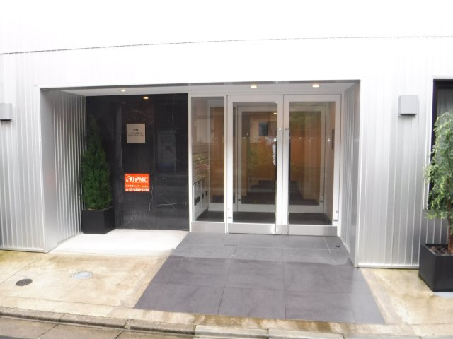 TRYM武蔵小杉のエントランス