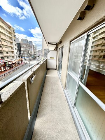 ユカミハイツ江坂のバルコニー