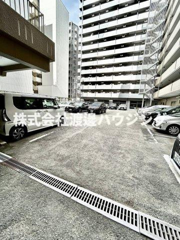 ユカミハイツ江坂の駐車場