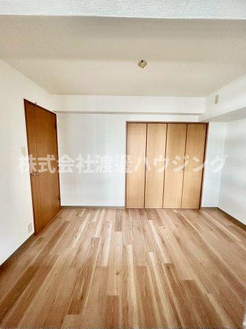 ユカミハイツ江坂の洋室