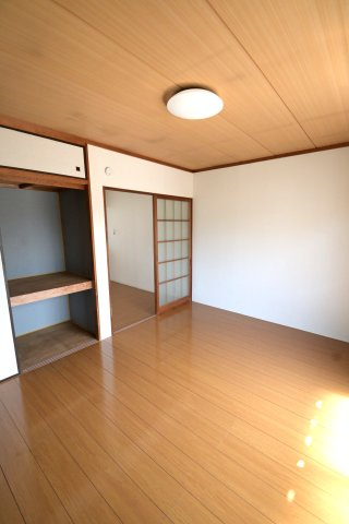 【居間・リビング】 | ピースコート泉が丘C