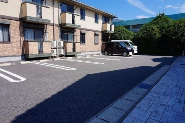 エスポワールＹⅢの駐車場