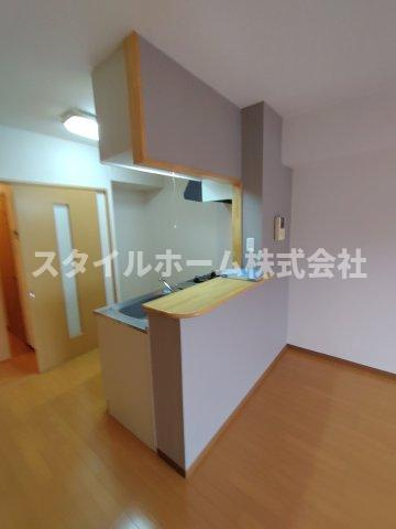 モンプリエールの内装|同建物内別部屋の写真です。