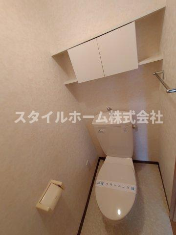 モンプリエールのトイレ|同建物内別部屋の写真です。