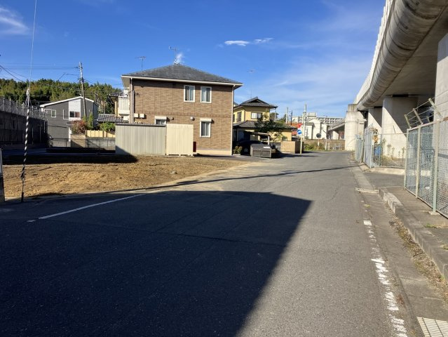 植田町中央三丁目 売土地の前面道路含む現地写真