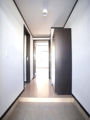 【玄関】 | コスモスⅡ | たくさん収納できるシューズボックスが付いています♪