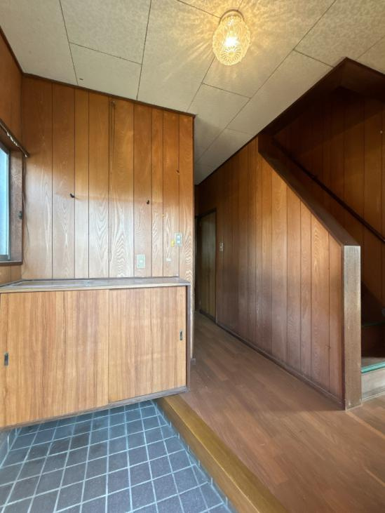 北茨城市中郷町汐見ヶ丘3丁目　中古戸建の玄関