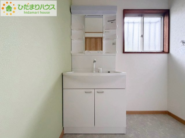 北茨城市中郷町汐見ヶ丘3丁目　中古戸建の独立洗面台|シンプルで使い勝手の良い独立洗面台！