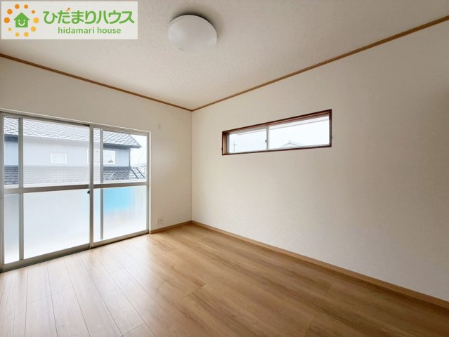 北茨城市中郷町汐見ヶ丘3丁目　中古戸建の寝室|広めの主寝室は、ベッドの他にもパソコンデスクやドレッサーなども置けちゃいます(*^-^*)