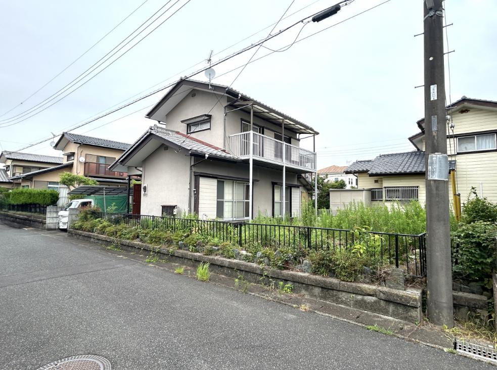 北茨城市中郷町汐見ヶ丘3丁目　中古戸建の前面道路含む現地写真