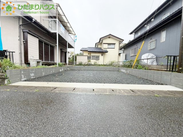 北茨城市中郷町汐見ヶ丘3丁目　中古戸建の駐車場|ゆったりとしたカースペースで、ファミリーカーや軽自動車もラクラク駐車出来ますね♪