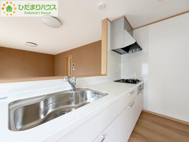 北茨城市中郷町汐見ヶ丘3丁目　中古戸建のキッチン|家族と会話しながら料理できるオープンカウンター♪