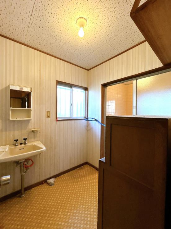 北茨城市中郷町汐見ヶ丘3丁目　中古戸建の独立洗面台