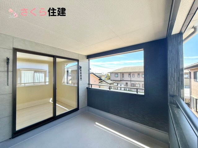 リーブルガーデン　第6下野小金井　１号棟のバルコニー|急な雨でも安心なインナーバルコニー♪家族全員分の布団もゆったり並べられるます♪

