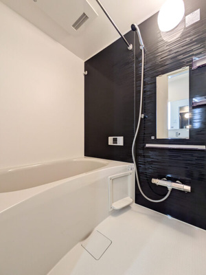 【浴室】 | D-RESIDENCE東田町 | 落ち着いた空間のお風呂です