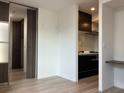 【居間・リビング】 | D-Sereno仙波町 | こちらのリビングで趣味の時間をお楽しみください