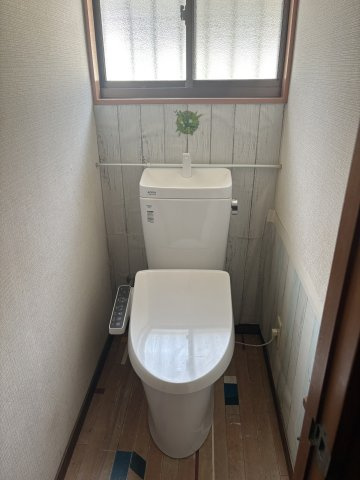 東田町金子平 中古一戸建てのトイレ