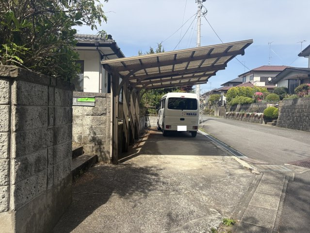 東田町金子平 中古一戸建ての駐車場