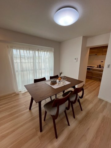 コンフォール学園緑が丘第２団地28号棟の居間・リビング|リビングルーム　イメージイメージ資料です。